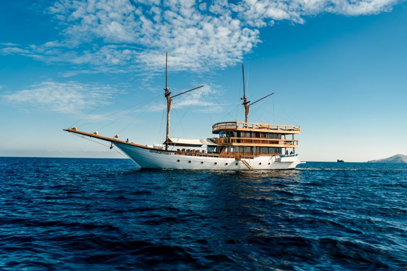 ANDAMARI LIVEABOARD