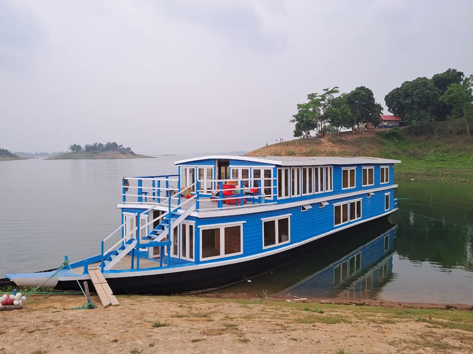 Bargee Lake Valley Houseboat | Your Adventure Base with Kayaking & Campfire