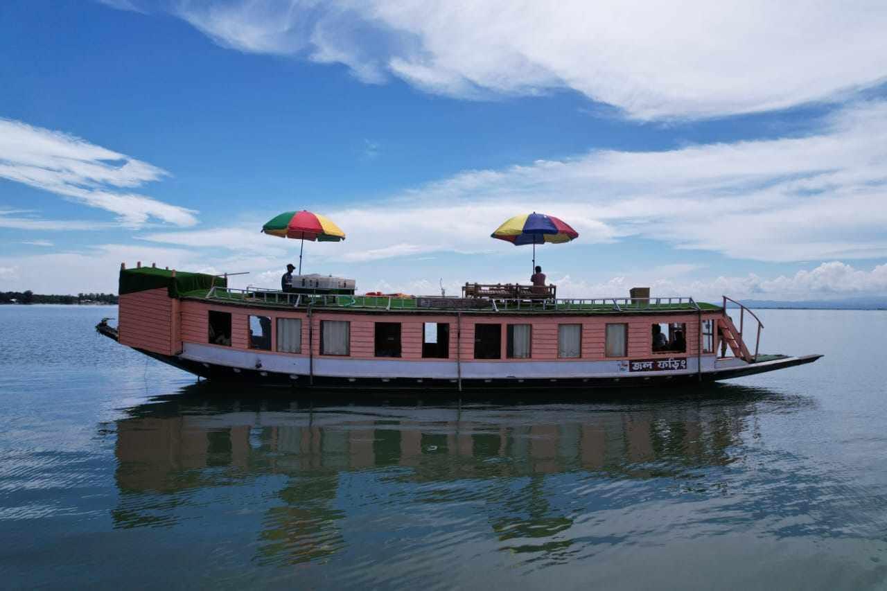 Jolphoring Bojra Houseboat | A Cozy, Rustic Retreat for Families & Small Groups